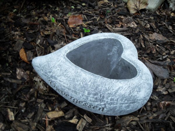 Steinfigur Grabschmuck Pflanzherz "Unvergessen" – Bild 4