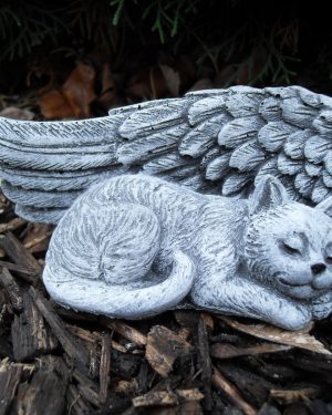 Steinfigur Grabschmuck Katze am Flügel
