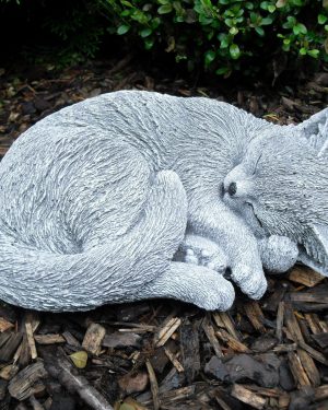 Steinfigur große eingerollte Katze