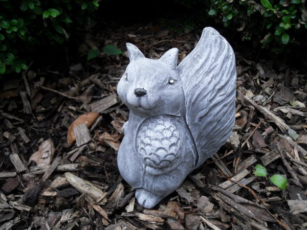 Steinfigur Eichhörnchen