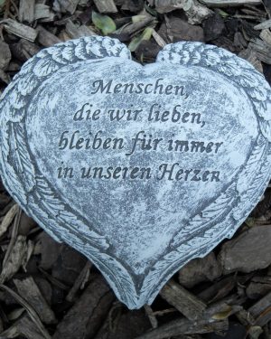 Steinfigur Grabschmuck Herz mit Flügelrand