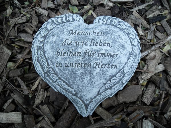Steinfigur Grabschmuck Herz mit Flügelrand