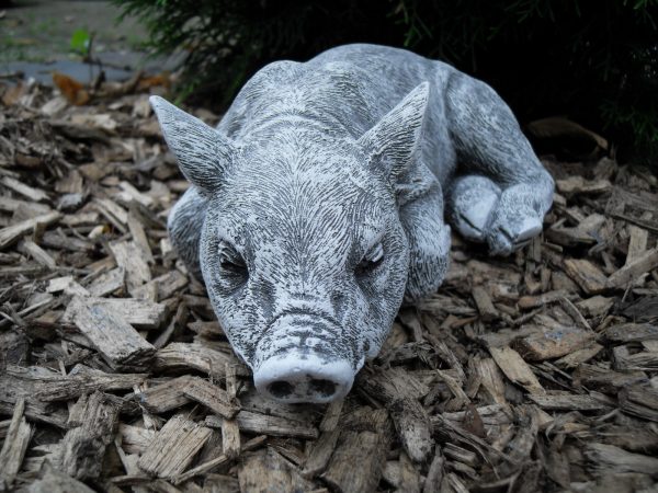 Steinfigur Schwein liegend – Bild 3