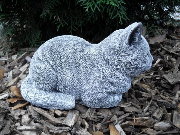 Steinfigur Katze schlafend ruhend Frostfest – Bild 2