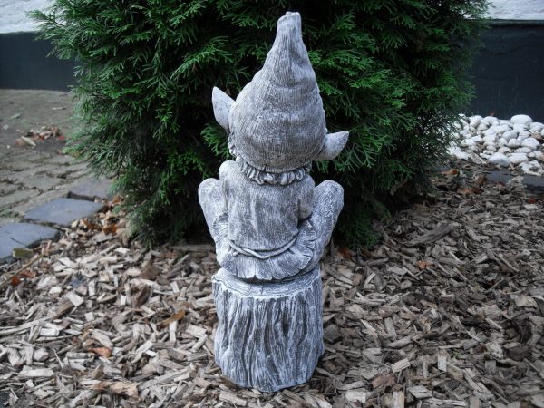 Steinfigur Troll auf Baumstamm 39cm Frostfest – Bild 3
