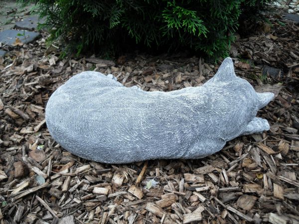 Steinfigur große Katze schlafend Frostfest – Bild 3