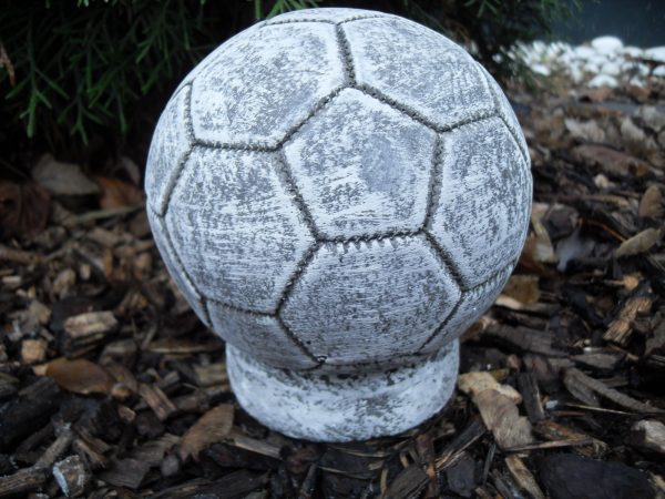 Ball auf Sockel aus massiven Steinguss Frostfest – Bild 3