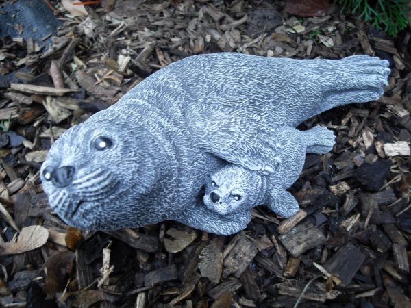 Steinfigur Robbe mit Kind Frostfest Wetterfest Steinguss Garten Haus Deko