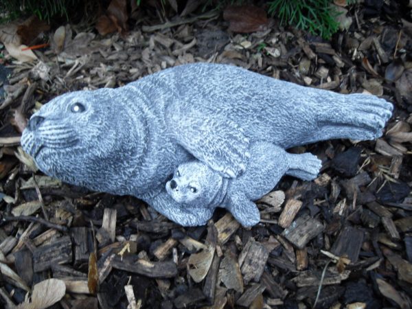 Steinfigur Robbe mit Kind Frostfest Wetterfest Steinguss Garten Haus Deko – Bild 3