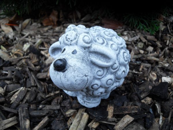 Steinfigur niedliches Schaf stehend Steinguss Frostfest Wetterfest Garten Deko