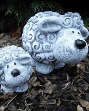 Steinfigur 2-er Set niedliches Schaf stehend Steinguss Frostfest Wetterfest Deko