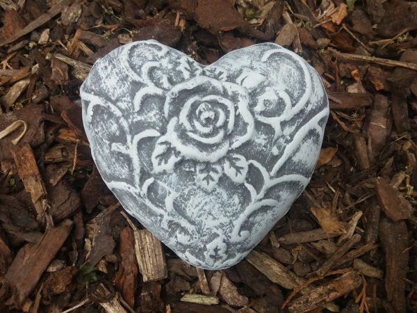 Steinfigur Herz Rose Steinguss Frostfest Wetterfest Haus Garten Grabschmuck