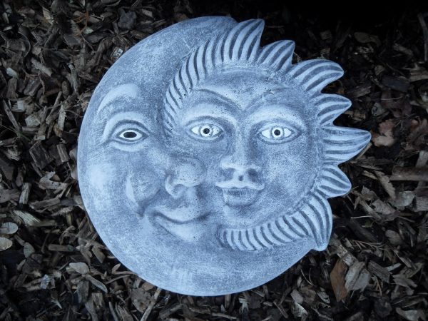 Steinfigur Wandrelief Sonne Mond Frostfest Wetterfest Steinguss Garten Deko