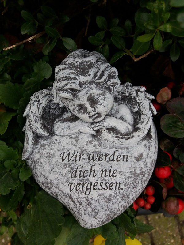 Steinfigur Grabschmuck Engelbüste auf Herz mit Inschrift Frostfest Engel