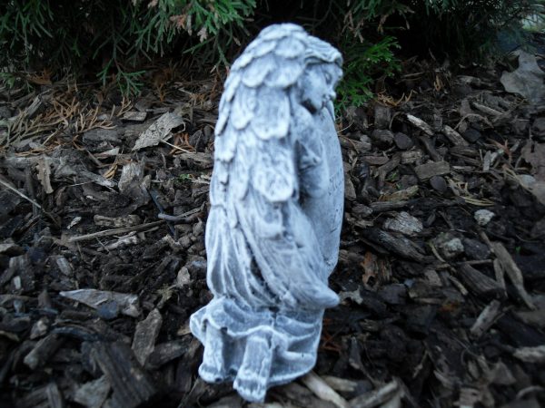 Steinfigur Grabschmuck Engel am Herz "In ewiger Liebe" Frostfest Steinguss – Bild 3