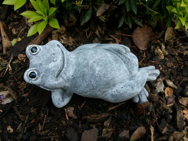 Steinfigur chilliger Frosch liegend Frostfest Steinguss Wetterfest Garten Tier – Bild 3
