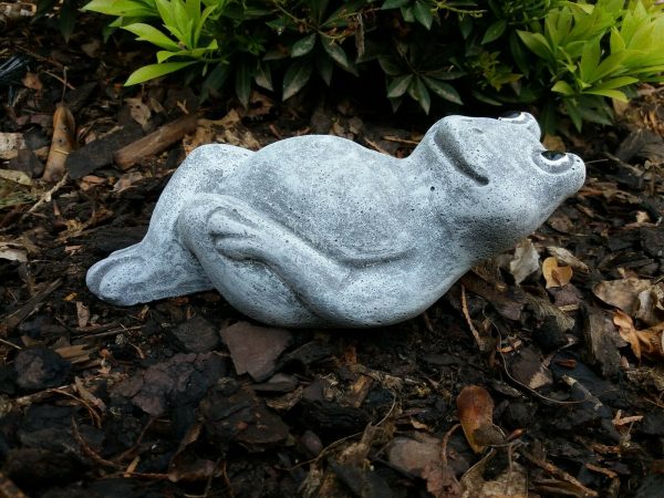 Steinfigur chilliger Frosch liegend Frostfest Steinguss Wetterfest Garten Tier – Bild 4