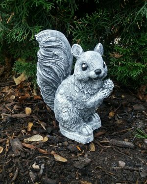 Steinfigur mittleres Eichhörnchen Frostfest Steinguss Garten Haus Deko