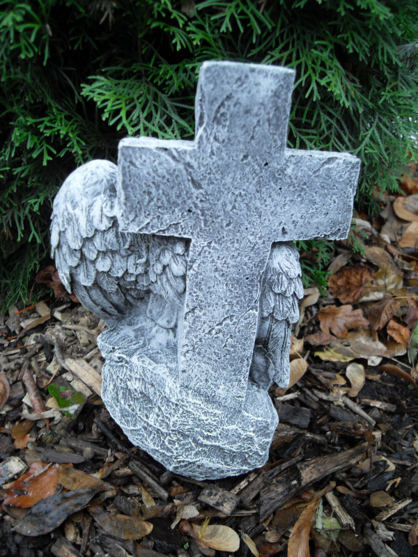 Steinfigur Engel an Kreuz sitzend Frostfest Steinguss Wetterfest Garten Grab – Bild 4