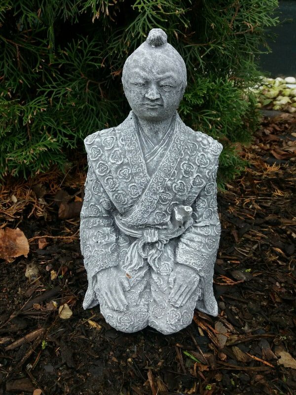 Steinfigur Samurai Japan Buddha massiver Steinguss Frostfest