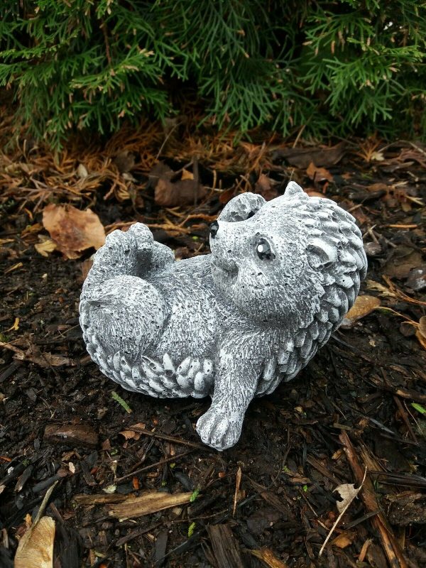 Steinfigur Igel liegend (Hand auf Auge) Frostfest Wetterfest Steinguss Garten – Bild 3