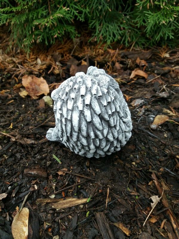 Steinfigur Igel liegend (Hand auf Auge) Frostfest Wetterfest Steinguss Garten – Bild 4