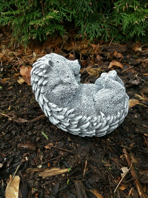 Steinfigur Igel liegend (Hand auf Auge) Frostfest Wetterfest Steinguss Garten – Bild 5