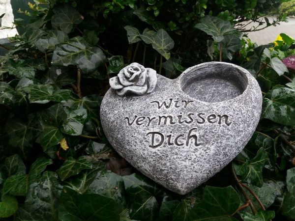 Grabschmuck Herz "Wir vermissen Dich" Kerzenhalter Pflanzherz Frostfrei Steinguss – Bild 4