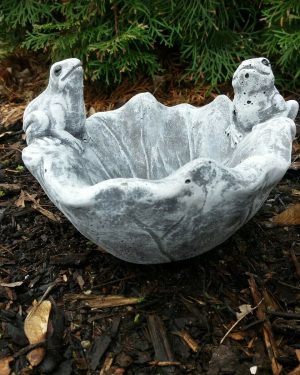 schöne Vogeltränke Frösche auf Blatt Steinguss Frostfest Wetterfest Garten Deko