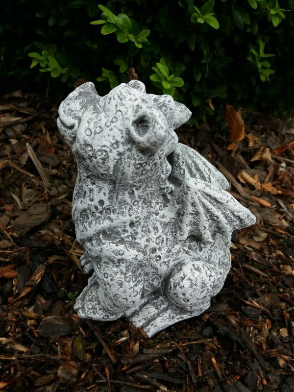 Steinfigur Drache Sam sitzend Frostfest Steinguss Garten Deko Gargoyle – Bild 4