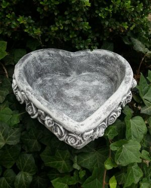 Pflanzschale Herz Rosenrand Steinguss Frostfest Wetterfest Garten Grabschmuck