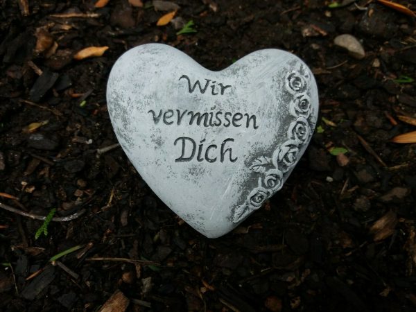 Grabschmuck kleines Herz Rosenranke "Wir vermissen Dich" Frostfest Steinguss
