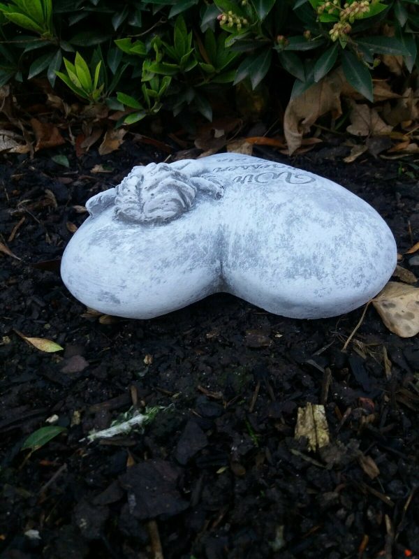 Steinfigur Grabschmuck Herz Engelkopf "Wir vergessen dich nie" Frostfest Grab – Bild 5