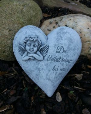 Steinfigur Grabschmuck Herz Engelkopf "Du bleibst immer bei uns" Frostfest Grab