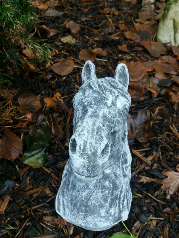 Steinfigur Pferdekopf (zum hängen und stellen) Frostfest Wetterfest Steinguss – Bild 4