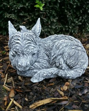 Steinfigur Eselbaby liegend Esel Frostfest Wetterfest Steinguss Garten Deko