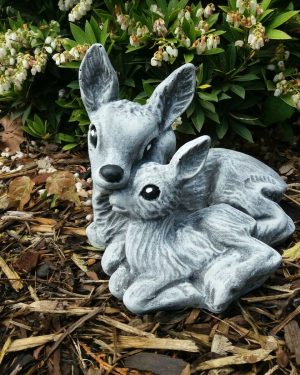 Steinfigur Reh mit Rehkitz liegend Frostfest Wetterfest Steinguss Garten Deko