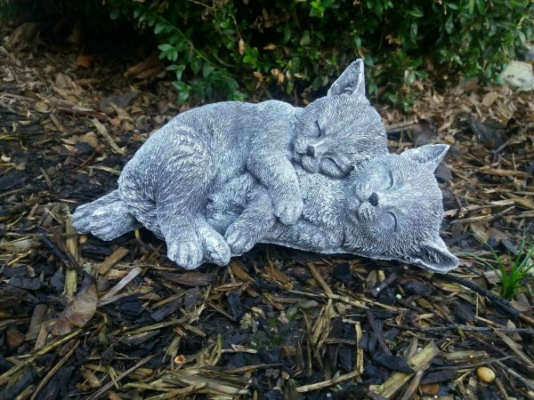 Steinfigur 2 kuschelnde Katzen liegend Frostfest Steinguss Garten Deko Haustier