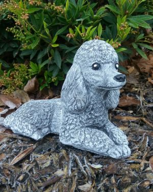 Steinfigur Pudel liegend Hund Königspudel Zwergpudel Wetterfest Steinguss