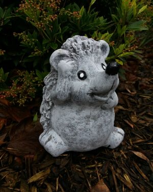 Steinfigur drolliger Igel sitzend Frostfest Steinguss Garten Tier Haustier