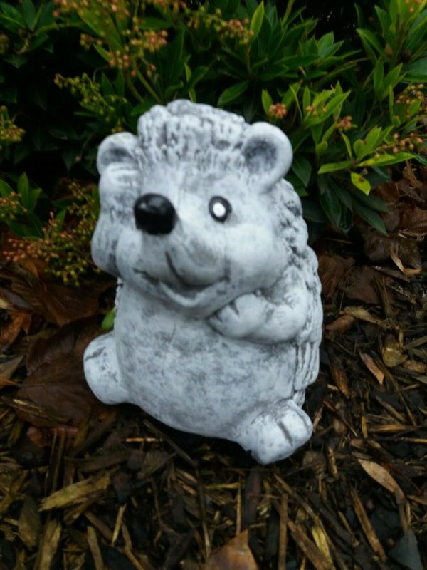 Steinfigur drolliger Igel sitzend Frostfest Steinguss Garten Tier Haustier – Bild 3