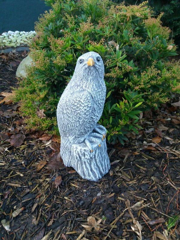 Steinfigur Falke (39 cm) Adler Greifvogel Frostfest Wetterfest Gartenfigur