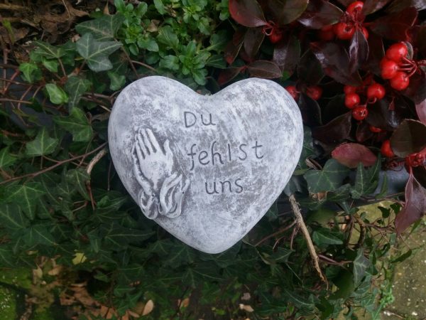 Steinfigur Grabschmuck Herz "Du fehlst uns" Frostfest Wetterfest Grab Deko – Bild 3