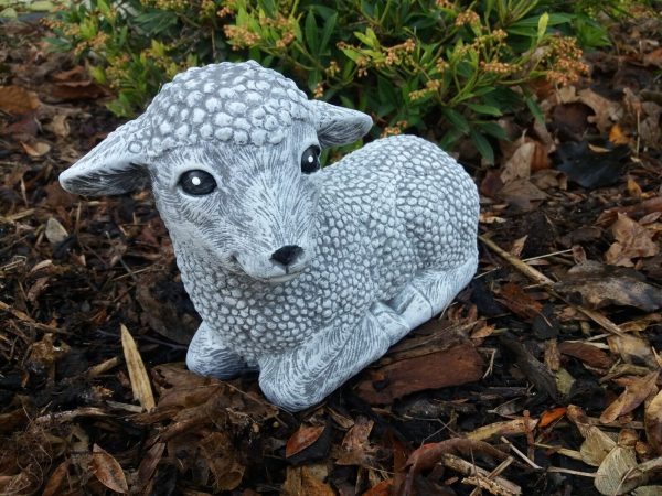 Steinfigur schönes Schaf liegend Lamm Steinguss Frostfest Wetterfest Garten – Bild 3