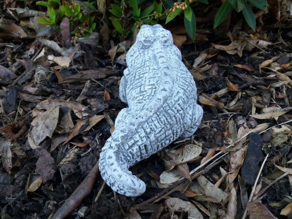 Steinfigur kleines Krokodil Frostfest massiver Steinguss Garten Dekoration – Bild 4