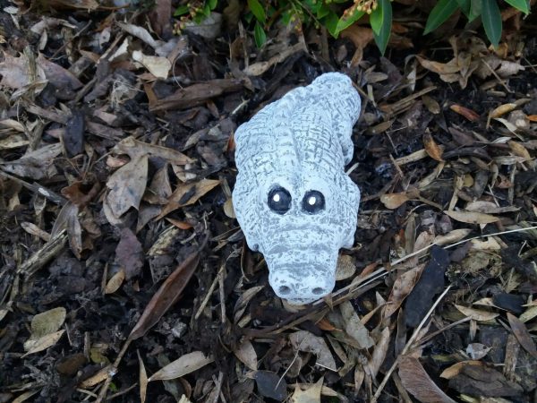 Steinfigur kleines Krokodil Frostfest massiver Steinguss Garten Dekoration – Bild 6