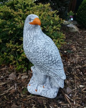 Steinfigur Adler (39 cm / 10 kg) Falke Greifvogel Frostfest Gartenfigur