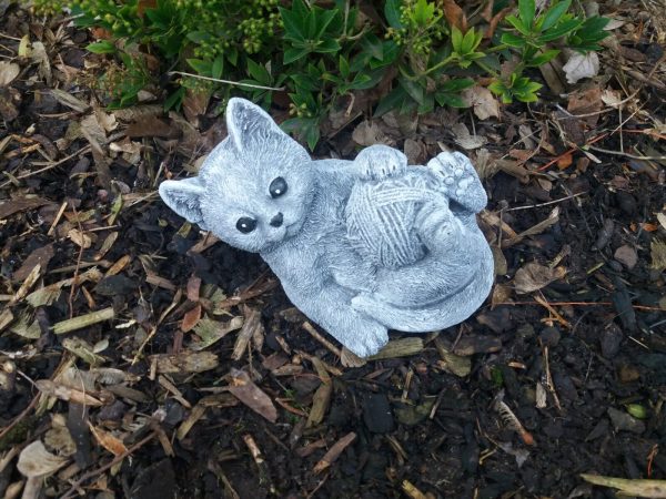 Steinfigur Katze mit Wollknäuel Kitten Frostfest Steinguss Garten Deko Haustier – Bild 3
