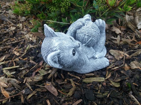 Steinfigur Katze mit Wollknäuel Kitten Frostfest Steinguss Garten Deko Haustier – Bild 7