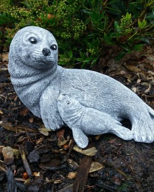 Steinfigur Robbenmutter mit Kind Frostfest Wetterfest Steinguss Garten Deko